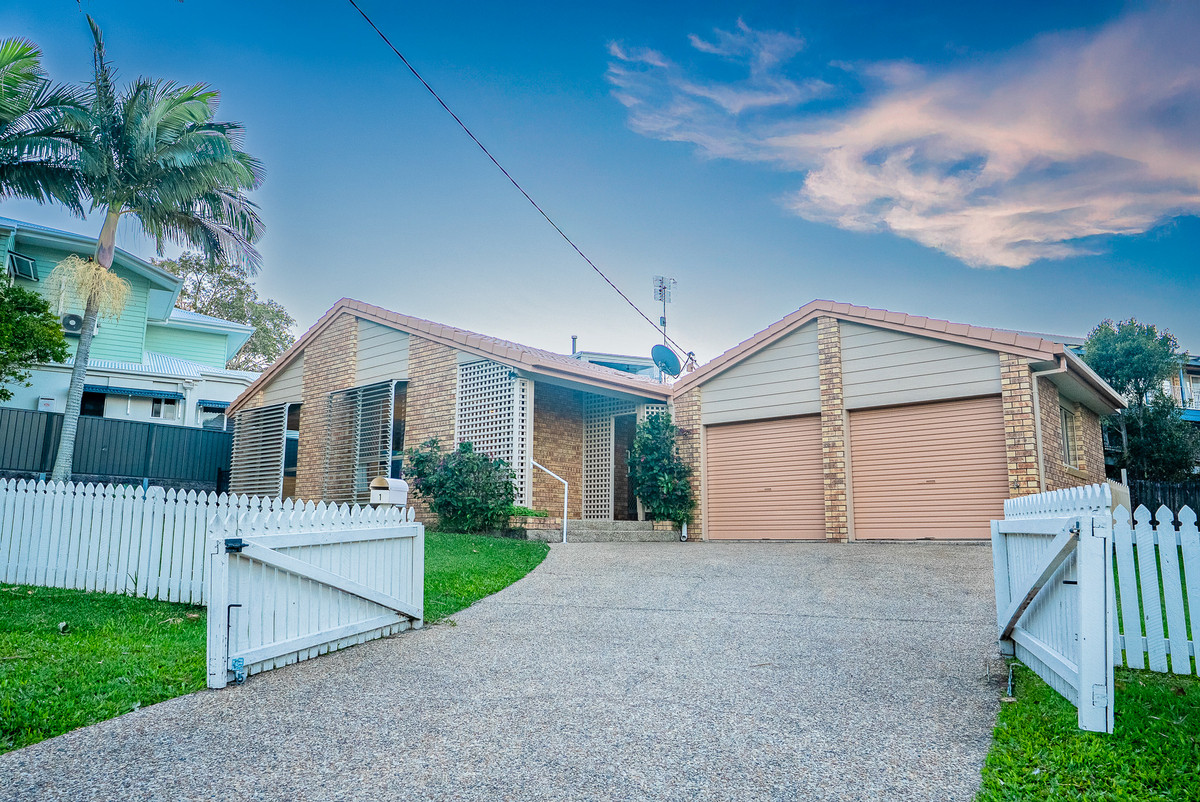 1 Marlua Avenue, Moffat Beach QLD 4551