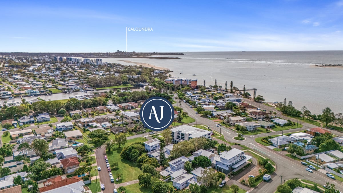 2 / 1 Roberts Street, Golden Beach QLD 4551